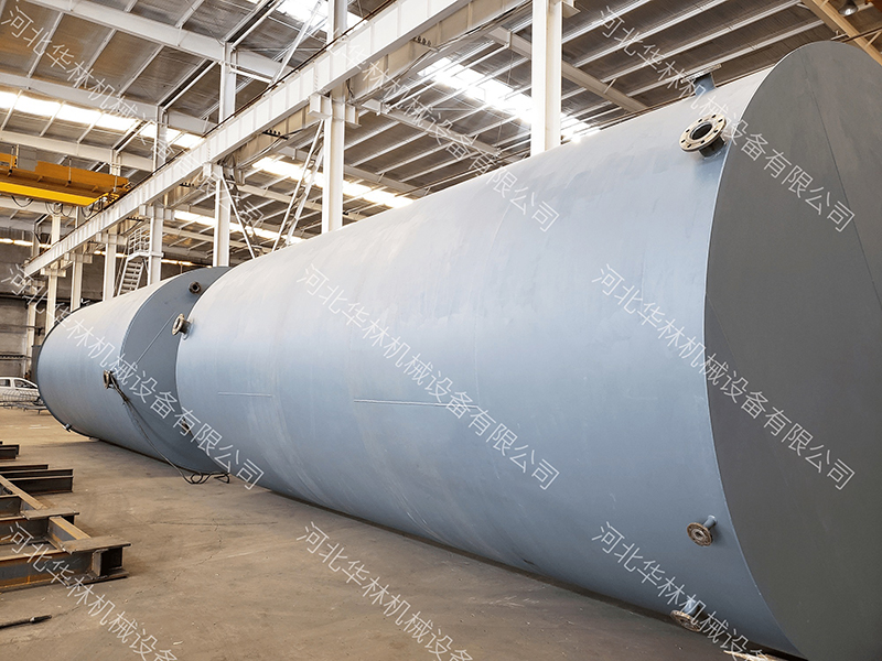 大型立式儲(chǔ)油罐